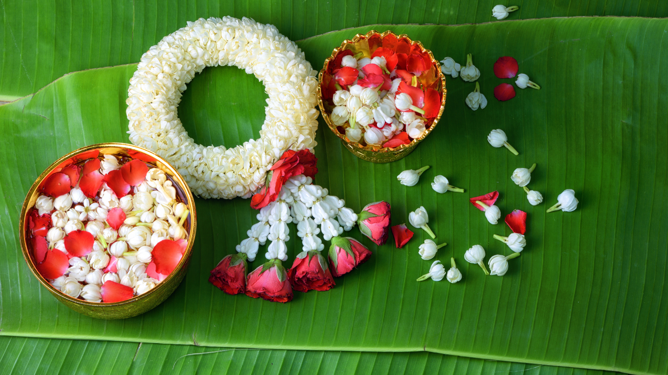 Traditional Jasmine Mala Garland for Religious Ceremonies - Image 2