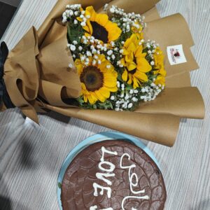 Sunshine & Sweetness – Sunflower Bouquet & Cake