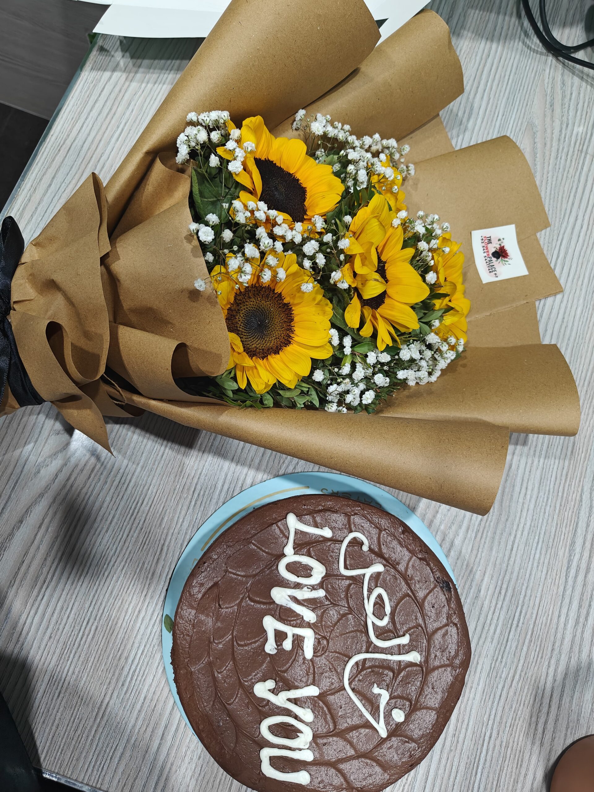 Sunshine & Sweetness – Sunflower Bouquet & Cake